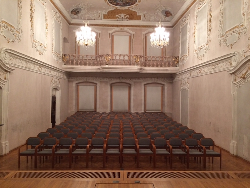 Barocker Stadtsaal bestuhlt